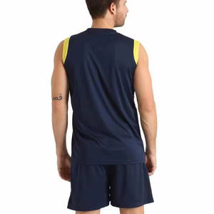 Uniforme de volley-ball imprimé sur mesure pour hommes, 100% polyester, durable, séchage rapide, vente en gros, fabriqué au Pakistan - Product Image 4