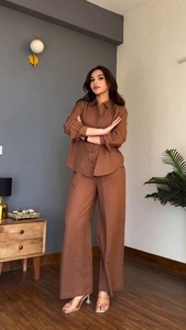 ชุดลำลองสำหรับสาวๆ สไตล์เก๋ เสื้อคอวีแขนยาวพร้อมกางเกง จากอินเดีย ดีไซน์สีตัดต่อแบบเรียบง่าย เป็นที่ต้องการอย่างมาก - Product Image 5