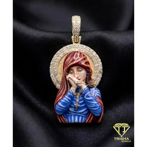Colgante de Lujo Estilo Hip Hop con Figura Femenina Orando, Diamante Moissanita y Plata de Ley 925 Esmaltada - Product Image 3