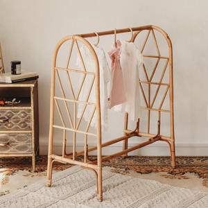 Exhibidores de ropa en oferta, estantes de ropa de ratán al precio más bajo, percheros para ropa. - Product Image 5