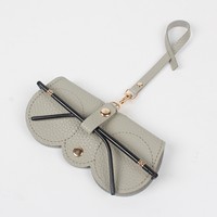 Étui à lunettes souple en cuir PU marron JOY avec sangle et ferrures dorées pour le rangement des lunettes de soleil, personnalisable, gravure sur mesure M40032