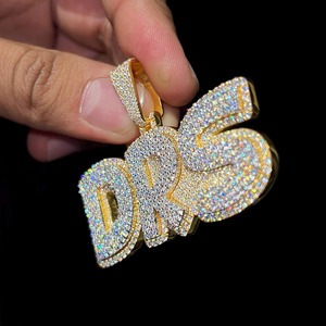 RB อัญมณีที่กำหนดเองโลโก้เริ่มต้นการตั้งค่ากระเปาะสไตล์ฮิปฮอปเย็น VVS Moissanite IGI ได้รับการรับรองสเตอร์ลิงเงินจี้กุหลาบเสน่ห์ - Product Image 3