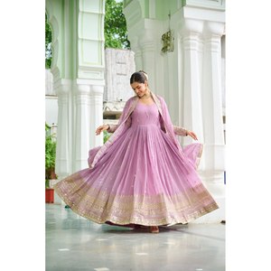 ชุดราตรีหรูหราพร้อมงานปักที่สวยงาม - Product Image 4