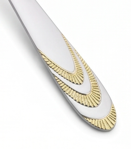 Elegante juego de cubiertos con detalles dorados, metal pulido a espejo, apto para lavavajillas, ideal para servicio de comidas en bodas. - Product Image 2
