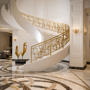 Rampe d'escalier géométrique dorée de luxe avec balustres à motif carré, main courante courbée pour l'aménagement intérieur de villa - Product Image 3
