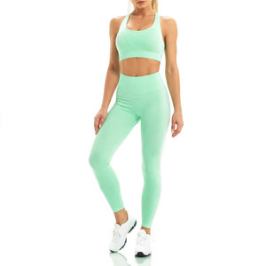 Ensemble de yoga pour femmes, fabriqué au Pakistan, motif uni, écologique, respirant, en spandex/polyester, 2 pièces, confortable et abordable - Product Image 1