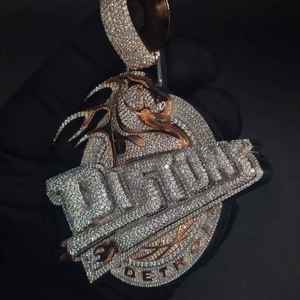 Pendentif médaillon personnalisé de luxe serti de pierres, avec logo, en or blanc et or rose, bijoux hip-hop Moissanite Ice - Product Image 1