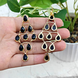 Boucles d'oreilles pendantes de luxe en onyx noir, multi-pierres, légères, plaquées or 18 carats, en laiton, style mode, mariage, néo-gothique - Product Image 5