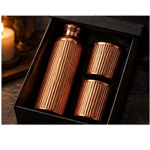 Botella de agua de cobre martillado hecha a mano y juego de 2 tazas con caja de regalo, vajilla portátil moderna - Product Image 5