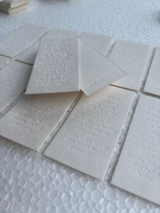 Etiquetas de papel de algodón con relieve en seco personalizadas, etiquetas colgantes de lujo para recuerdos de boda, regalos y empaques - Product Image 3