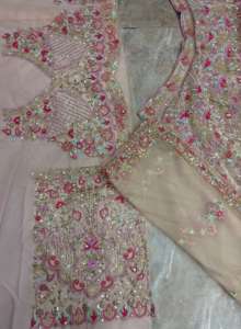 Lehenga Choli de Qualité Supérieure en Tissu Papillon, Broderie Indienne et Pakistanaise Tendance avec Sequins et Découpes, avec Cancan et Patta en Toile - Product Image 4