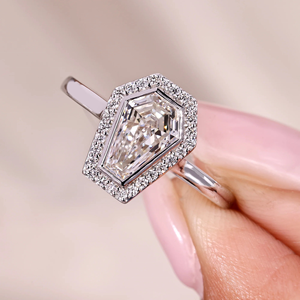 Bague de fiançailles et de mariage pour femme en or 14 carats avec diamant de laboratoire taille marquise halo de 1,18 carat, sertie de griffes, en vermeil, style éternité - Product Image 1