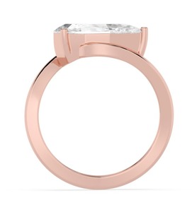 Elegante Anillo de Compromiso de Oro Rosa de 9K con Corte Horizontal en Forma de Pera de 2.00 ct y Tallo Central Cruzado - Product Image 2