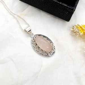 Colgante de cuarzo rosa en plata de ley, collar de piedras preciosas hecho a mano, joyería de cuarzo rosa natural, regalo para mujer - Product Image 1