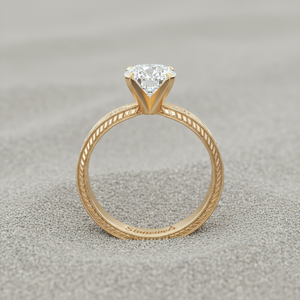 แหวนหมั้นเพชรเม็ดเดี่ยวสุดหรูแบบสลักลาย Stonewels ทำจากทองคำแท้ ประดับเพชรทรงกลมที่เพาะเลี้ยงในห้องปฏิบัติการ พร้อมใบรับรองการฝังแบบ Prong Set - Product Image 4