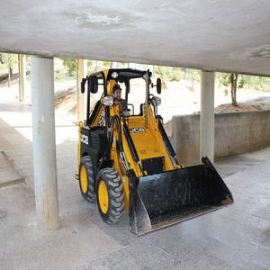 Chargeuse compacte sur chenilles JCB 1CXT 4X4 de qualité supérieure, moteur diesel, roulement robuste, équipement de construction haute performance - Product Image 4