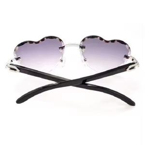 Gafas de Sol Unisex de Lujo en Color Azul con Diamantes Moissanite, Lentes Degradadas, Cómodas y con Diseño de Diseñador para Uso Diario - Product Image 2