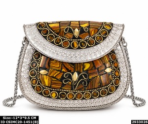 Pochette de soirée de luxe pour femme, motif à pois, avec cadre métallique orné, idéale pour mariages et soirées. - Product Image 2
