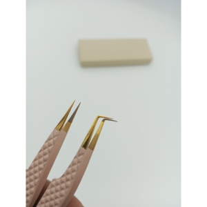 Pinzas de Precisión para Pestañas con Punta Lisa y Baño de Oro de Alta Calidad, Marca Personalizada Modelo 534.0, Pakistán, para Mercados Internacionales - Product Image 1