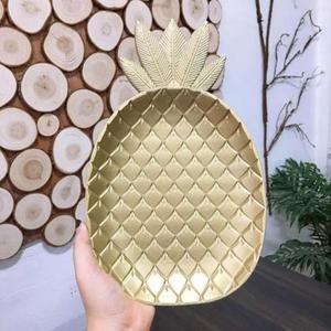 Bandeja Decorativa de Piña Dorada, Diseño Moderno de Frutas, Plato Ovalado con Acabado Dorado, Diseños Personalizables, Bandejas Metálicas, Tazón para Nueces y Galletas - Product Image 1