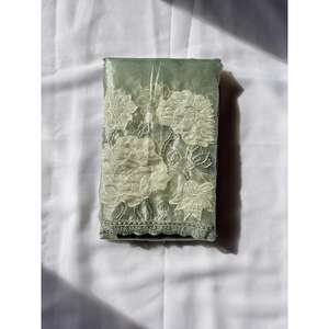 ผ้าไหมออริสแท้พร้อมงานปักลายดีไซน์เนอร์สีเขียวพิสตา คอลเลคชั่นชุดราตรี 490 กรัม ผ้าทอระดับพรีเมียม - Product Image 4