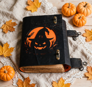Journal en cuir fait main pour Halloween, motif citrouille sorcière ajouré, double fermeture, carnet gothique - Product Image 1