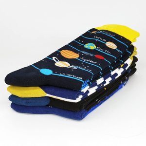 Chaussettes graphiques pour hommes et femmes, chaussettes à imprimé artistique, chaussettes de style hip-hop, inspirées du skateboard, mode streetwear, chaussettes en coton - Product Image 2