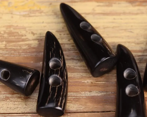 Mejor Chaqueta Ecológica Hecha a Mano con Botones de Cuerno Natural para Trajes, Abrigos Deportivos y Uniformes, Estilo Animal Grabado en Marrón Oscuro - Product Image 2