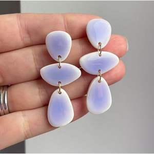 Boucles d'oreilles tendance en résine de qualité supérieure, accessoires élégants en cristal, pour fêtes, occasions décontractées et festives, fabriquées à la main, durabilité longue durée RR - Product Image 3