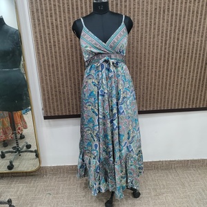 Robe longue décontractée pour femme, style bohème, imprimé floral, en mélange de soie et viscose, col en V, bretelles spaghetti, coupe trapèze ample, taille élastique - Product Image 1