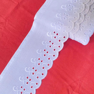 Ribete de encaje de algodón con ojales de ojo ancho de 9 cm, voile suizo suave, blanco, 100% algodón, con borde de flores bordadas para ropa de bebé - Product Image 1