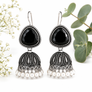 Pendientes Jhumka de Ónix Negro |   Pendientes de Plata Oxidada con Perlas |   Joyería gótica bohemia llamativa |   Regalo Hecho a Mano para Mujeres - Product Image 1