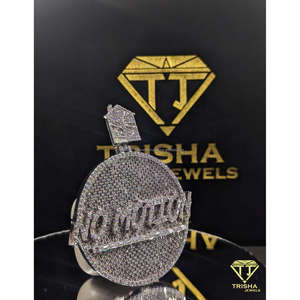 Colgante Redondo Personalizado de Alta Calidad con Nombre "NO MOTION", Diamantes Moissanite VVS, Plata de Ley 925, por Trisha Jewels - Product Image 2