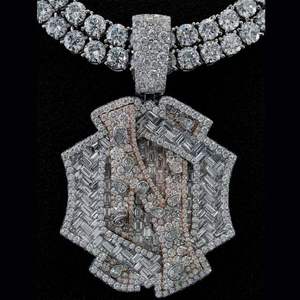 จี้ตัวอักษรแบบกำหนดเอง ประดับเพชรโมอิสซาไนต์ VVS ทรงโมเสก สไตล์ฮิปฮอป รูปทรงลูกแพร์และบาแกตต์ เครื่องประดับเงิน - Product Image 1