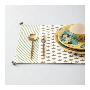 Sets de table personnalisés en tissu mélangé de coton tissé, résistants à la chaleur, lavables, mignons, antidérapants, faciles à nettoyer pour la cuisine - Product Image 1