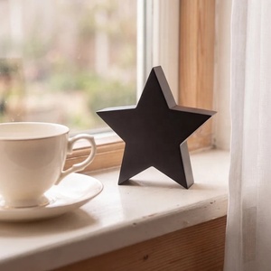 Urne commémorative Astral en métal noir robuste avec silhouette d'étoile, pour cendres funéraires, hommage aux animaux de compagnie et présentation à domicile - Product Image 3