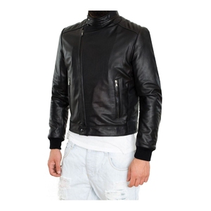 Chaqueta de cuero PU negra para hombre con cierre de cremallera, cuello alto, estilo motociclista, corte ajustado, longitud regular, disponible para la venta. - Product Image 3