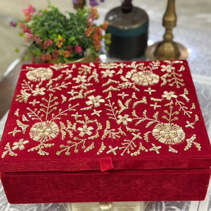 Boîtes à bijoux modernes en perles et tissu brodé Zari, design indien fait main, taille personnalisable, logo, artisanat artistique, décoration intérieure - Product Image 1
