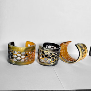 Bracelet manchette en corne de buffle artisanal naturel : Bracelet ouvert unisexe par decor world expo - Product Image 4
