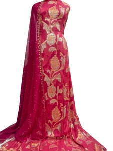 Écharpe longue et ample pour femme en viscose rouge, brodée de dentelle et imprimée de motifs floraux, luxueuse, écologique, élégante, classique et traditionnelle - Product Image 4