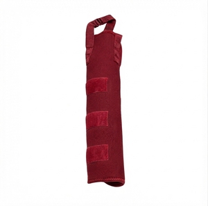 Housse de protection rouge pour queue de cheval Portace avec sangle réglable - Product Image 1