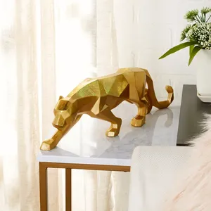 Escultura Geométrica Metálica Contemporánea, Hecha a Mano, Arte Decorativo Moderno para el Hogar, Diseño de Lujo, Aluminio Chapado en Oro - Product Image 3