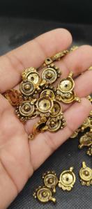 Breloques en laiton à forme géométrique spirale, breloques dorées brutes, breloques bohèmes pour macramé et fabrication de bijoux - Product Image 3