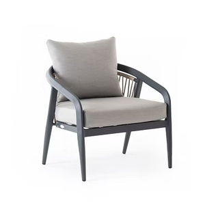 Este conjunto de sofás está hecho de aluminio de calidad con respaldo de cuerda tejida y cojín impermeable para uso en interiores o exteriores. - Product Image 3