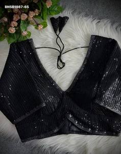 Colección de blusas de fiesta de suave georgette sintético con patrón de rayas de lentejuelas, manga 3/4, corte tipo manzana y cuello en V, proveedor de Surat. - Product Image 4