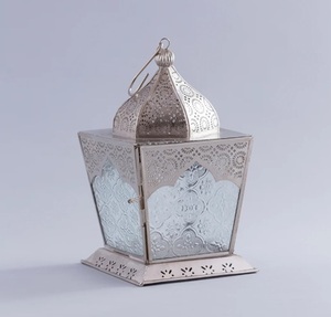 Gran calidad a precio razonable. Linterna metálica tradicional con diseño intrincado para ceremonias de boda, festivales, jardín y hogar. - Product Image 6