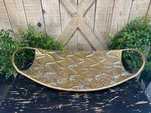 Assiette de service ovale vintage en laiton avec motif écailles de poisson, plat en métal fait main pour la décoration de fête - Product Image 3