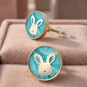 Poignée de tiroir pour enfant en bois, laiton et corne d'os, motif lapin, design marbre bleu, écologique, durable, moderne, installation facile - Product Image 1