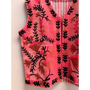 Chaleco de terciopelo al por mayor con bordado floral Suzani, hecho a mano, corto, para mujer, chaqueta de invierno - Product Image 3