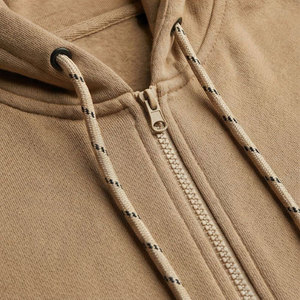 Survêtement athlétique pour homme, tissu léger et durable, parfait pour la course à pied, l'entraînement, la salle de sport et les activités sportives en plein air. - Product Image 4